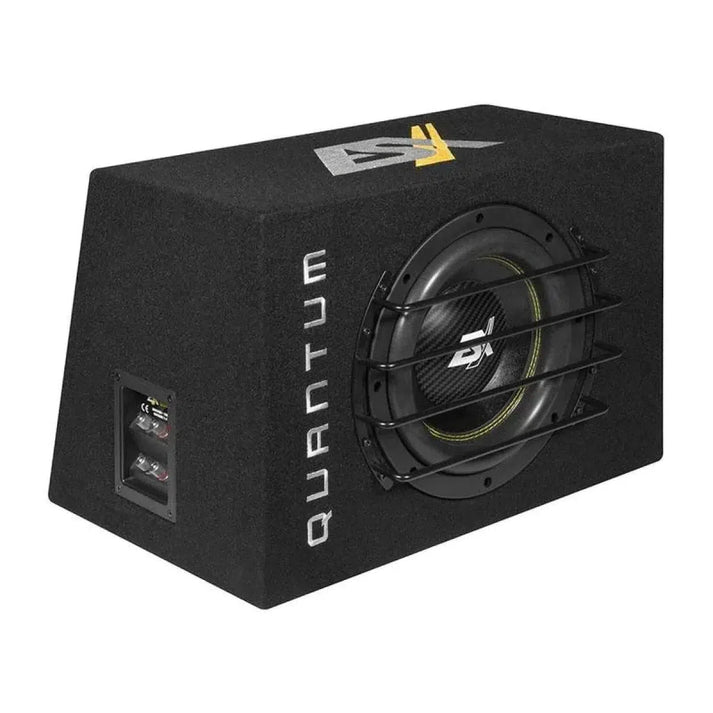 The ESX Quantum QXB10 is a black 10 Zoll Gehäusesubwoofer with Doppelschwingspule, protective grill bars, and a 600 Watt RMS connection panel on the side.