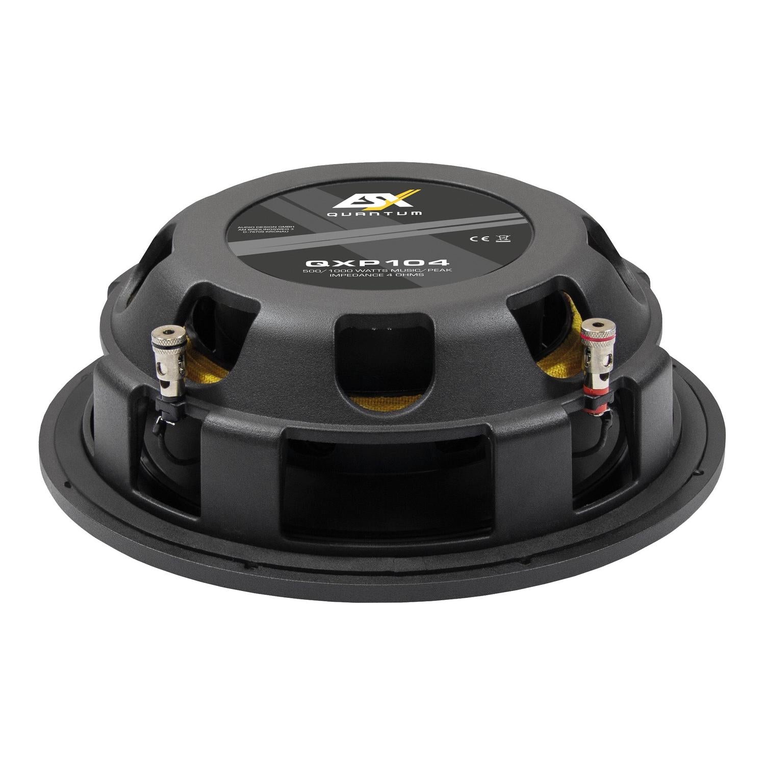 El subwoofer ESX QXP104 de 500 W se muestra desde la parte trasera, destacando sus terminales y la etiqueta de la marca en la carcasa plana del subwoofer de 10 pulgadas.