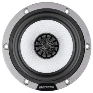 Close-up van de ETON HEX 80 autoradio-luidspreker met een witte conus met honingraatpatroon, Neodym-magneet, zwarte rand en centrale koepel in een zilveren frame.