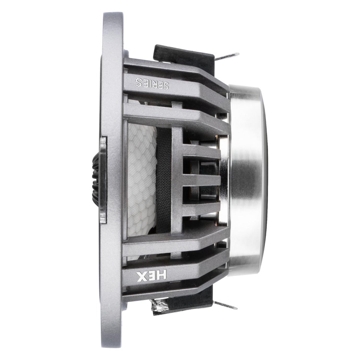 Zijaanzicht van de ETON HEX 80 autoluidspreker, rond en zilver met een metalen frame, Neodym magneet, aansluitklemmen en HEX SERIES gegraveerd.