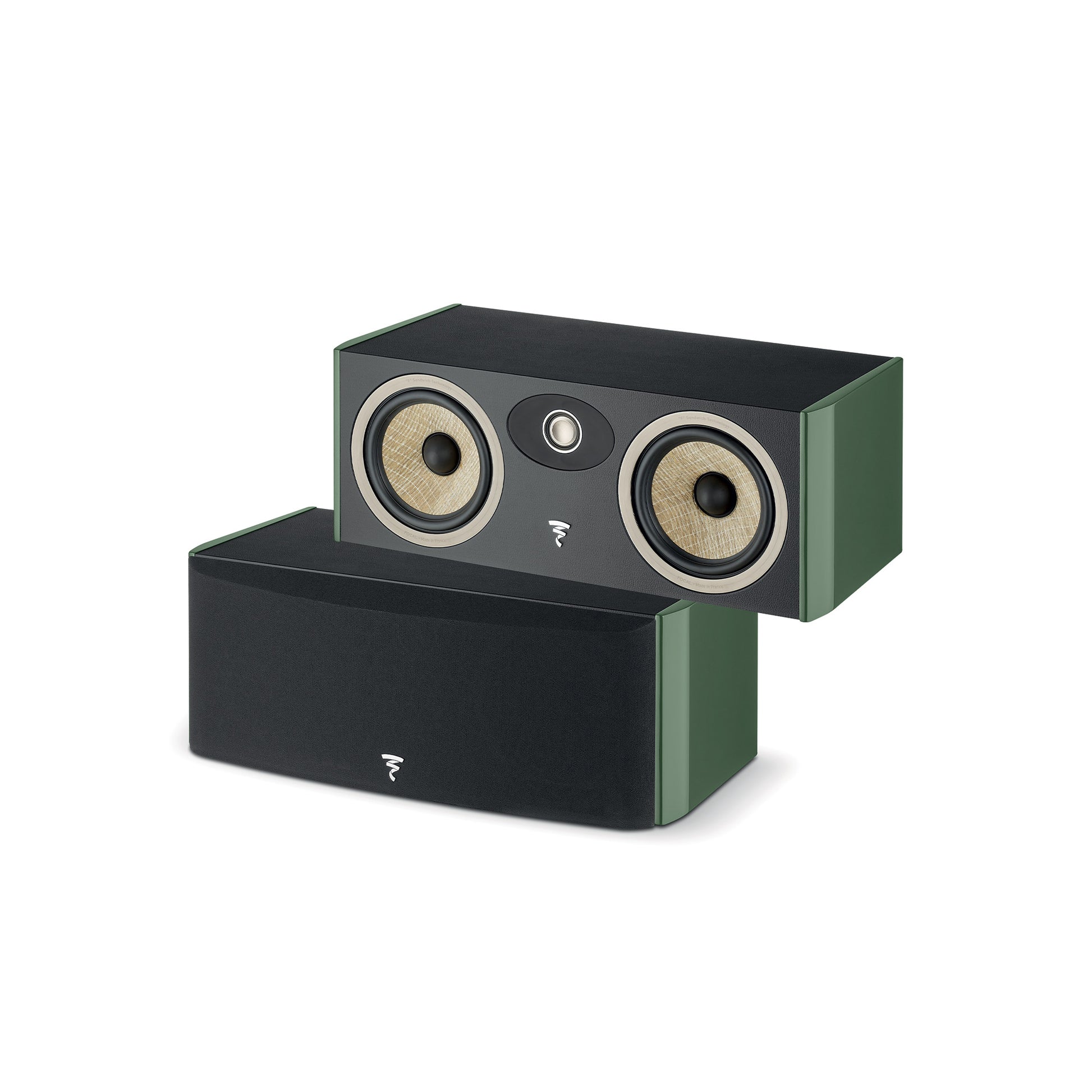 Zwei Focal ARIA EVO X CENTER-Lautsprecher in schwarzem und grünem Design mit zwei großen, runden Treibern und einem zentralen Hochtöner.