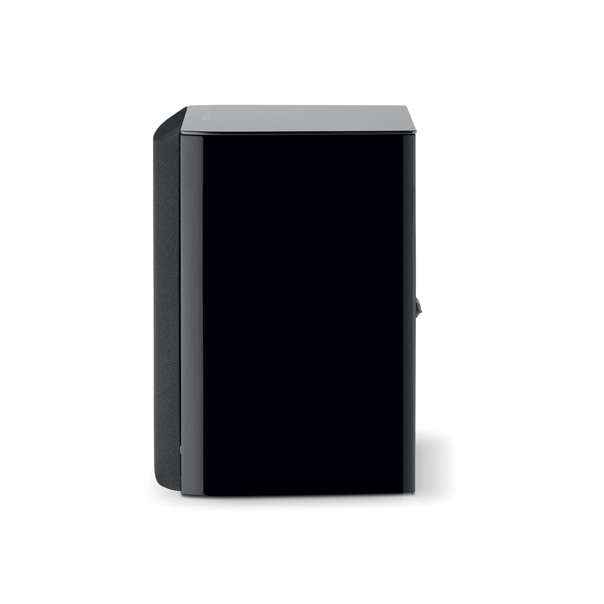 Der Focal ARIA EVO X N°1 ist ein schwarzer, rechteckiger 2-Wege-Kompaktlautsprecher mit glänzender Vorderseite, schräg betrachtet vor weißem Hintergrund.