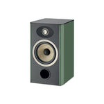 Der Focal ARIA EVO X N°1 ist ein grün-schwarzer 2-Wege-Regallautsprecher mit rundem Hochtöner, großem Flachs-Tieftöner und nach vorne gerichteter runder Bassöffnung.