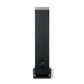 Un diffusore da pavimento Focal ARIA EVO X N°2 nero visto dal retro, che mostra la porta di connessione e una piccola etichetta vicino alla base.