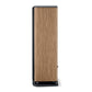 El Focal ARIA EVO X N°3 es un altavoz de suelo alto con un frontal de madera clara, laterales negros y una base negra, ideal para los oyentes de alta fidelidad sobre un fondo blanco.