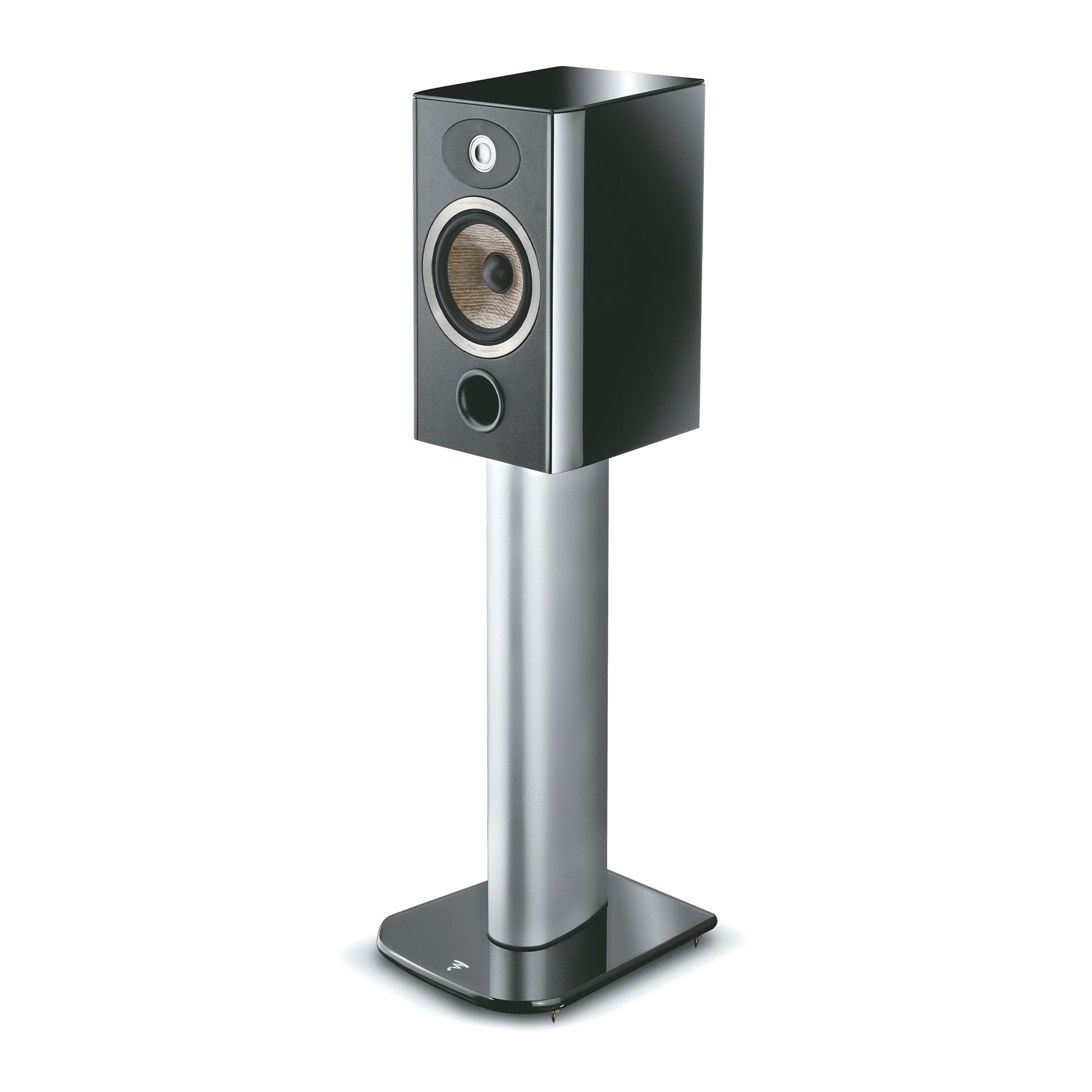 Un moderno Lautsprecher Focal ARIA S 900 negro y plateado sobre un soporte metálico a juego, con un woofer y un tweeter visibles en el panel frontal.