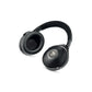 Le Focal Bathys sono cuffie over-ear wireless Bluetooth di colore nero con padiglioni rotondi e strutturati, suono HiFi e logo centrale su sfondo bianco.