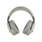 Il Focal Bathys Over-Ear Bluetooth-Kopfhörer beige con HiFi-Klang, Ohrmuscheln gepolsterten e Kopfband vor weißem Hintergrund.