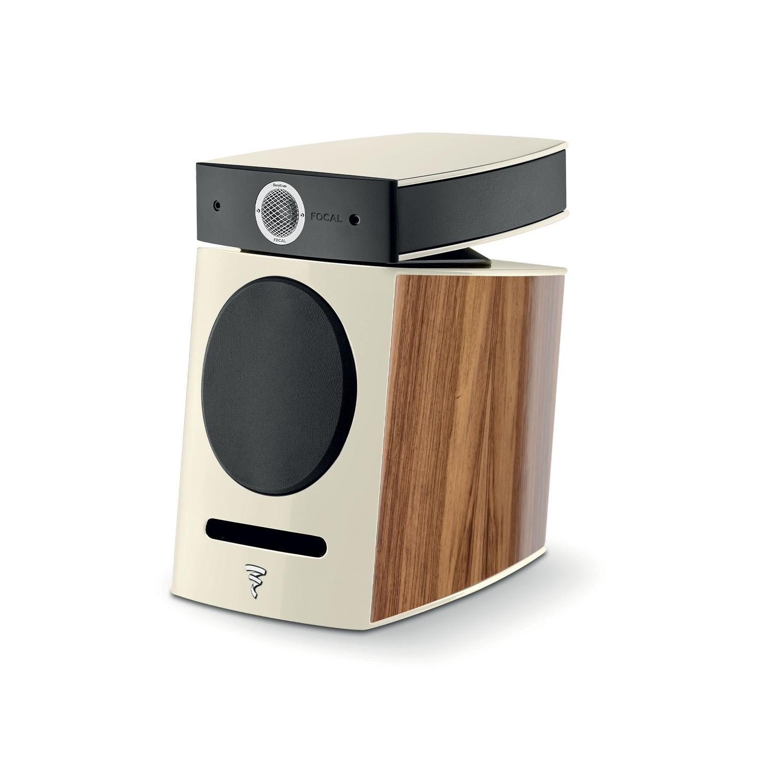 El Focal Diablo Utopia Colour Evo es un moderno Kompaktlautsprecher con panel lateral de madera, frontal crema, rejilla negra y acento superior metálico para un auténtico sonido Hifi.