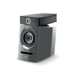 El Focal Diablo Utopia Colour Evo es un moderno altavoz compacto negro y plateado con woofer y tweeter visibles sobre un fondo blanco liso.