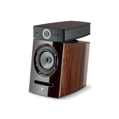 Der Focal Diablo Utopia Colour Evo ist ein moderner High-End Kompaktlautsprecher mit glänzender Holzoberfläche und Metallgitter, der erstklassigen Hifi-Sound liefert.