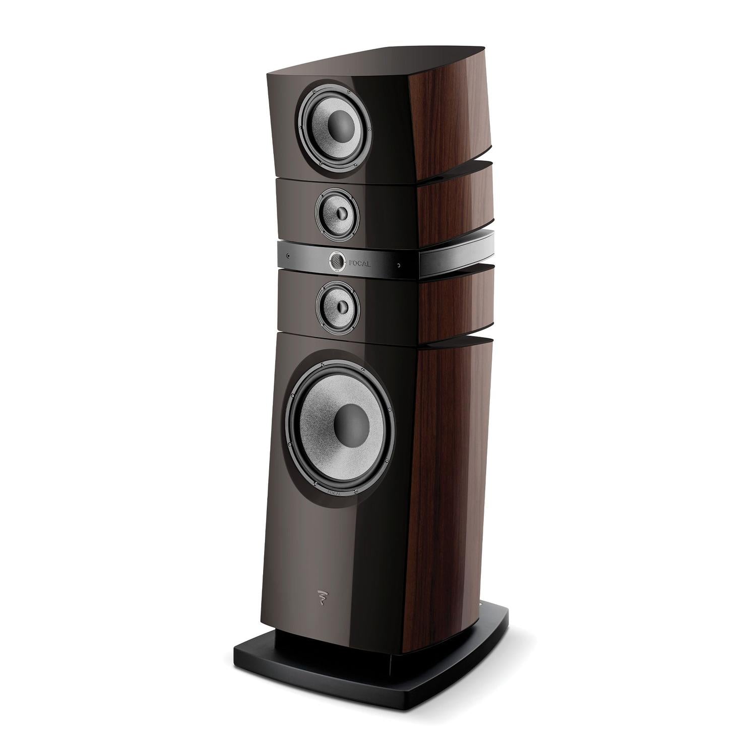 El Focal Grande Utopia EM Evo es un altavoz de suelo de gama alta con un acabado en negro brillante y madera oscura, tres transductores redondos y un diseño elegante y moderno.