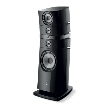Die Focal Grande Utopia EM Evo ist ein moderner, schwarz glänzender HiFi-Lautsprecher mit vier Treibern, geschwungenen Kanten und einer stabilen, rechteckigen Basis.