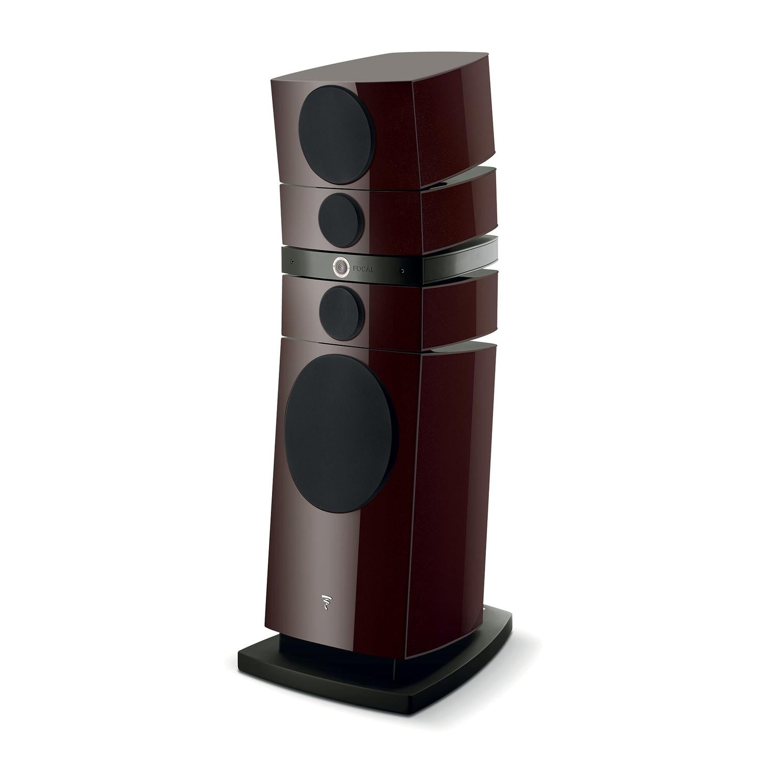 Le Focal Grande Utopia EM Evo est un haut-parleur hi-fi haut de gamme avec une surface en bois foncé brillant, plusieurs haut-parleurs ronds et un design moderne et anguleux sur un socle noir.