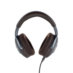 Los auriculares Focal Hadenys incorporan almohadillas y diadema acolchadas de color marrón, que combinan un sonido de alta fidelidad con un gran confort.