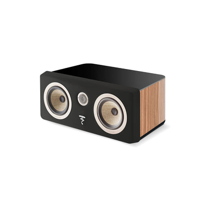 Der Focal Kanta CC Center ist ein schwarzer, holzverkleideter Center-Lautsprecher mit Flax-Membran-Treibern und zentralem Hochtöner, ideal für Heimkino-Setups.