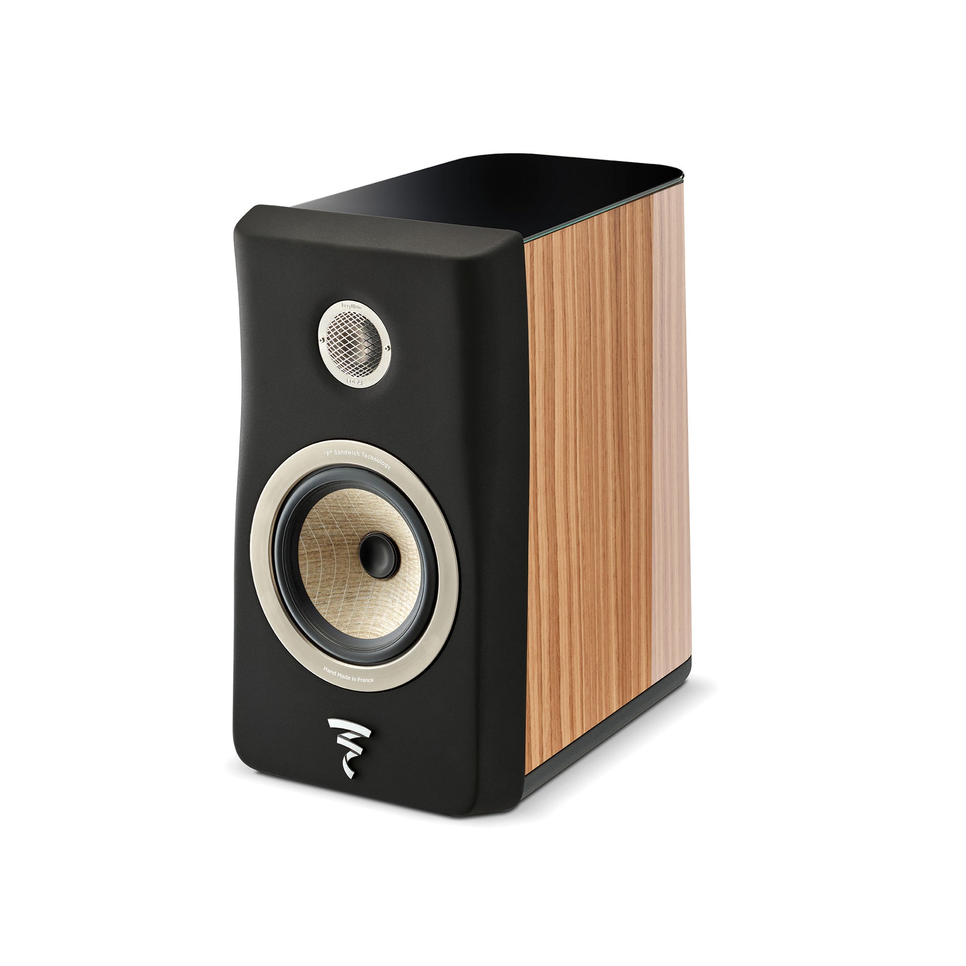 Die Focal Kanta N°1 ist ein moderner 2-Wege-Regallautsprecher mit Holzfurnier, einer schwarzen Frontplatte und zwei sichtbaren Treibern.