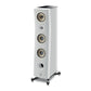 Die Focal Kanta N°2 ist ein hoher, weißer 3-Wege-Standlautsprecher mit drei runden Treibern und einem Frontport, perfekt für High-Fidelity-Audio-Fans.