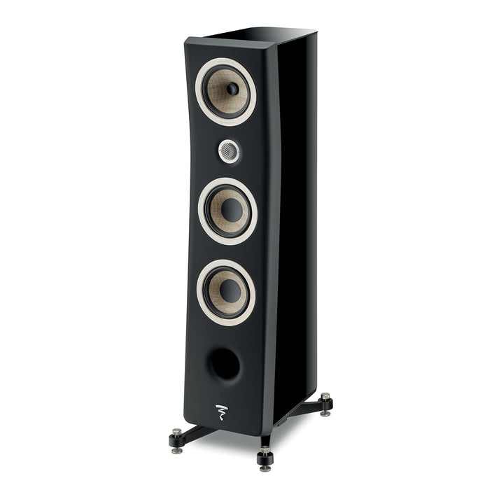 Die Focal Kanta N°2 ist ein hoher, schwarzer 3-Wege-Standlautsprecher mit drei Treibern, einem Hochtöner und einer vorderen Bassöffnung für High-Fidelity-Sound auf vier stabilen Füßen.