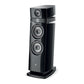Die Focal Maestro Utopia Evo ist eine elegante schwarze 3-Wege-Standbox mit zwei großen Tieftönern, einem Mitteltöner und einem Beryllium-Hochtöner.