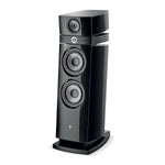 Die Focal Maestro Utopia Evo ist eine elegante schwarze 3-Wege-Standbox mit zwei großen Tieftönern, einem Mitteltöner und einem Beryllium-Hochtöner.
