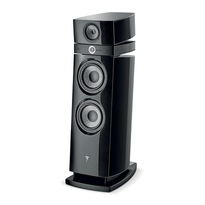 Die Focal Maestro Utopia Evo ist eine elegante schwarze 3-Wege-Standbox mit zwei großen Tieftönern, einem Mitteltöner und einem Beryllium-Hochtöner.