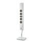 Une grande enceinte Focal blanche avec quatre haut-parleurs circulaires sur un pied Focal OnWall 300 Stativ assorti avec une base carrée.