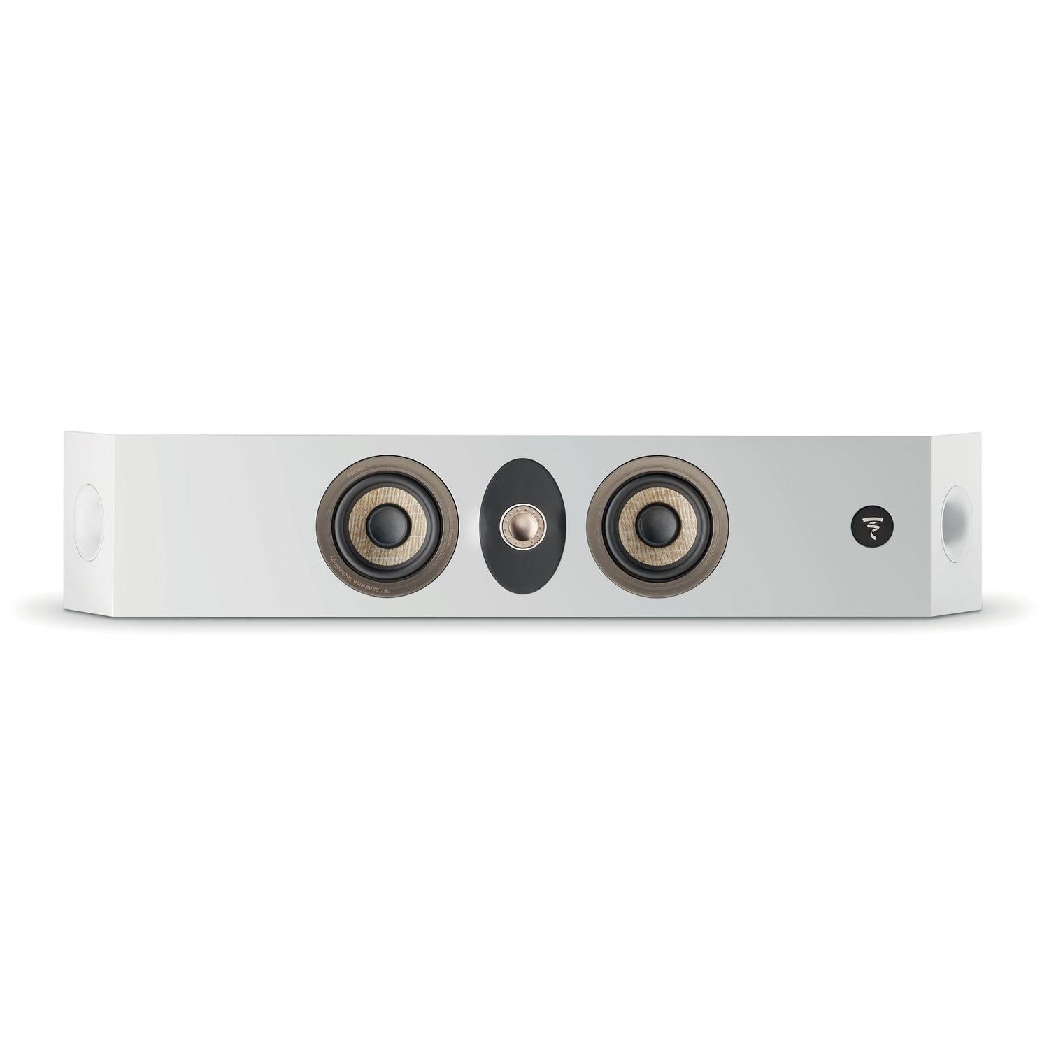 El Focal OnWall 301 es un altavoz rectangular blanco con dos transductores circulares, un tweeter central en la parte frontal y un logotipo en el lado derecho.