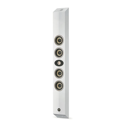 Der Focal OnWall 302 ist ein hoher, schlanker weißer Lautsprecher mit fünf vertikal angeordneten, kreisförmigen Treibern auf der Vorderseite, die vor einem schlichten weißen Hintergrund abgebildet sind.