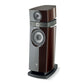 Il Focal Scala Utopia Evo è un diffusore da pavimento a 3 vie con finitura in legno scuro lucido, tweeter in berillio, doppio altoparlante e logo Focal sulla base.