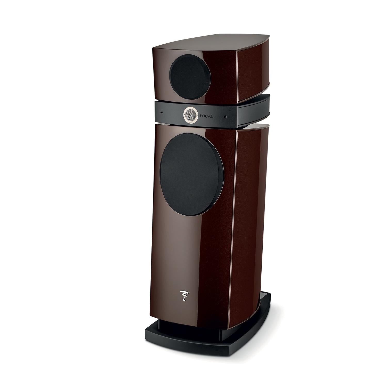 Il Focal Scala Utopia Evo è un diffusore da pavimento a 3 vie di qualità superiore con finitura in legno scuro lucido, accenti neri e griglie rotonde su unelegante base nera.