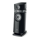 Il Focal Scala Utopia Evo è un elegante diffusore da pavimento a 3 vie di colore nero dal design moderno, con doppio driver visibile, tweeter in berillio e logo Focal vicino alla base.
