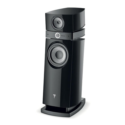 Il Focal Scala Utopia Evo è un elegante diffusore da pavimento a 3 vie di colore nero dal design moderno, con doppio driver visibile, tweeter in berillio e logo Focal vicino alla base.