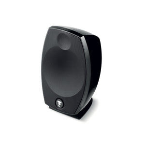 Altavoz Focal Sib Evo negro y ovalado con rejilla de malla y pequeño logotipo en la parte inferior, sobre fondo blanco liso.