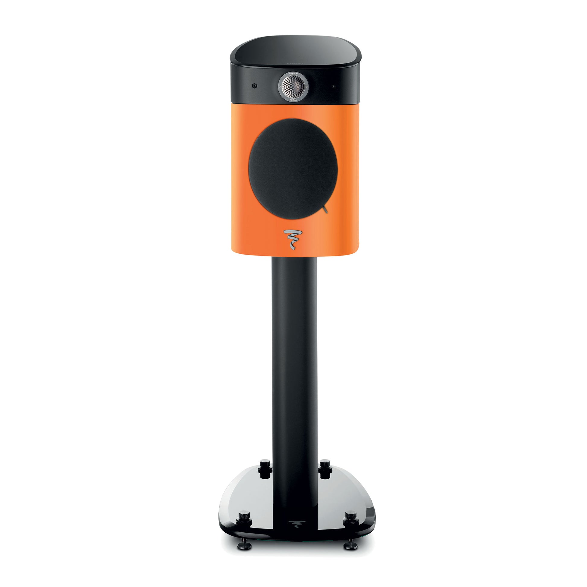 Ein Focal Sopra N°1 in Orange und Schwarz ist auf einem hohen schwarzen Ständer mit abgerundeter Basis vor einem weißen Hintergrund montiert.