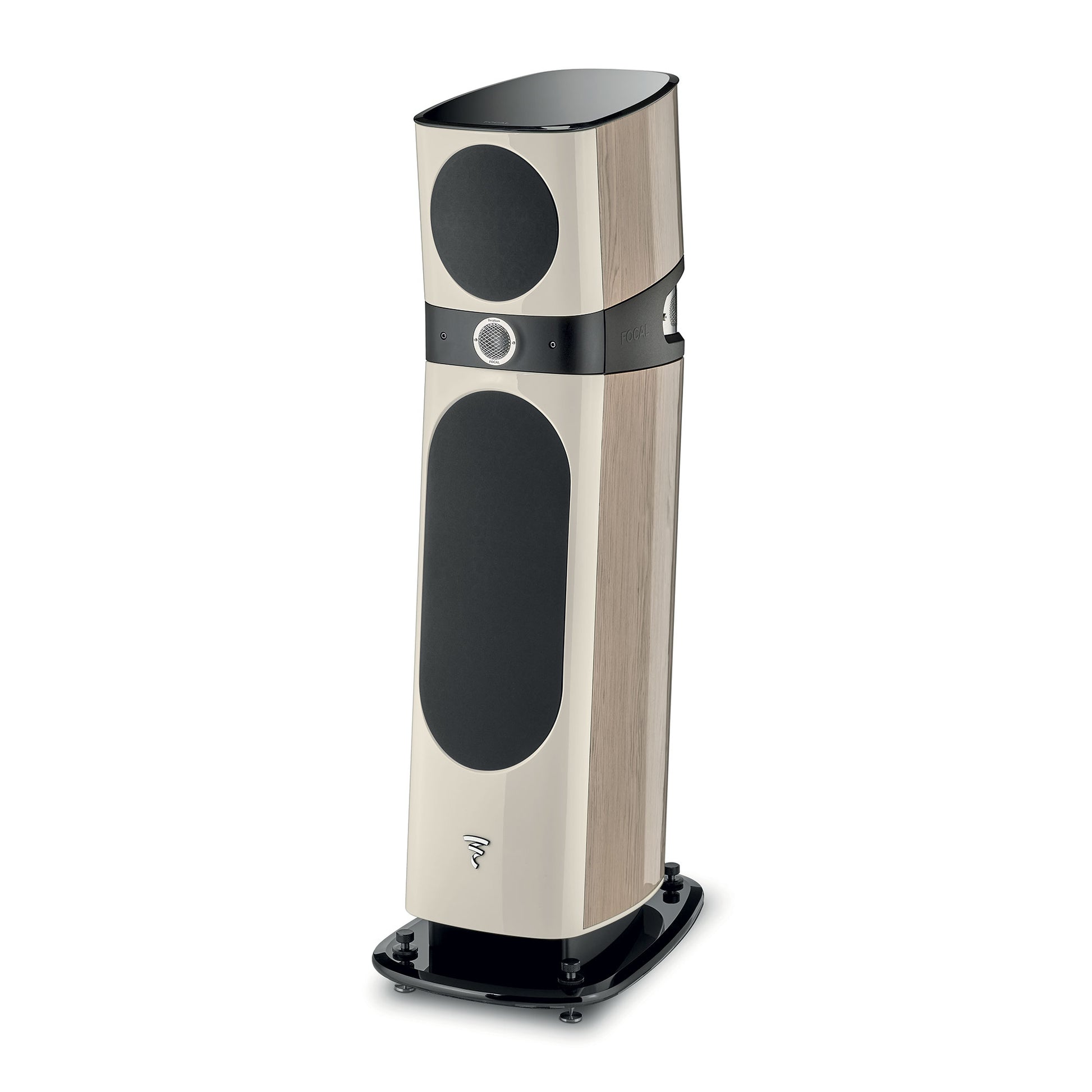 De Focal Sopra N°2 is een hoge, moderne luidspreker met een licht houten afwerking, zwarte roosters en een metalen accent dat puur hifi-geluid levert.