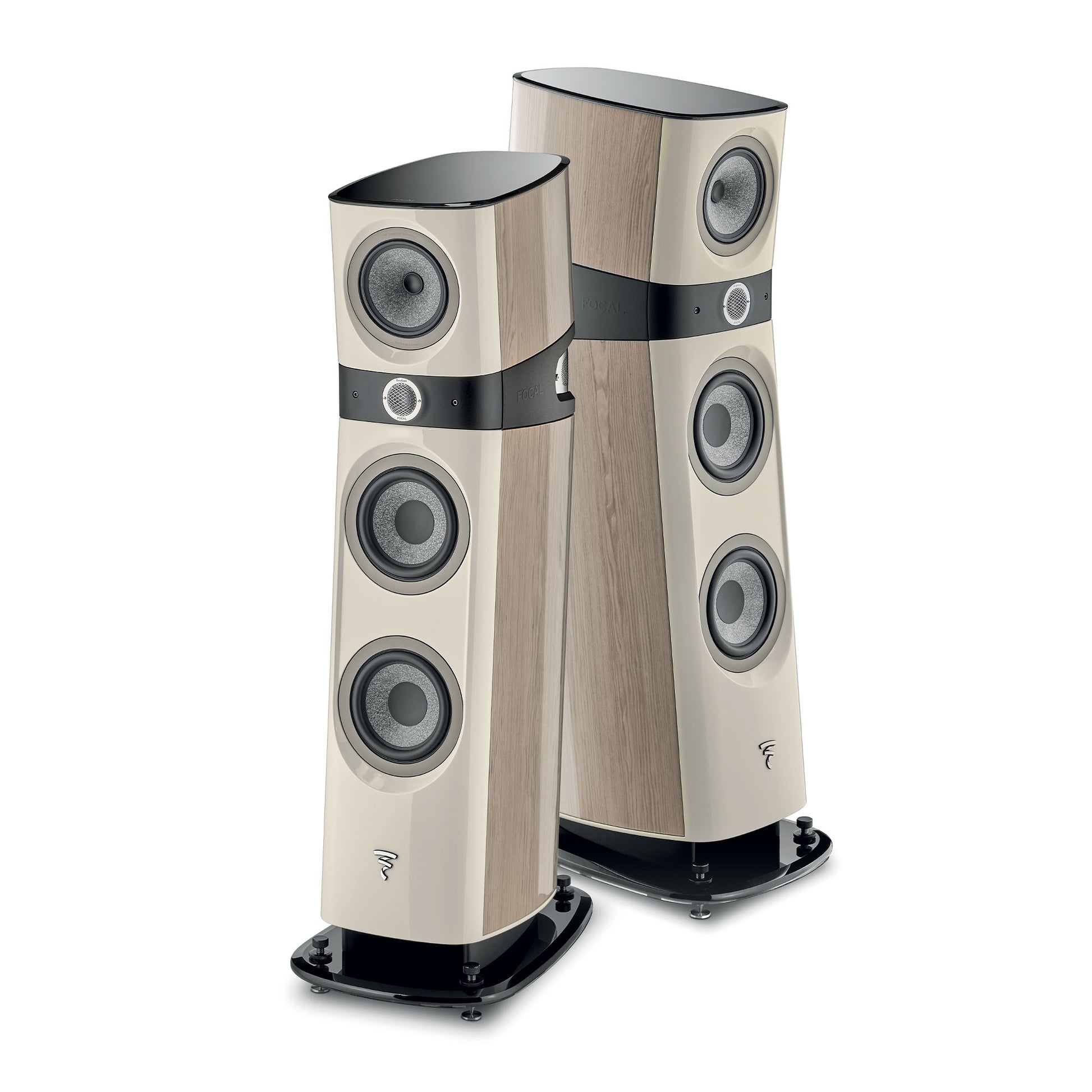 Los altavoces Focal Sopra N°2 combinan madera clara y superficies blancas con múltiples transductores y una base negra brillante para ofrecer un sonido de alta fidelidad de primera clase.