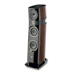 Der Focal Sopra N°2 hat ein glänzendes schwarzes und hölzernes Finish, drei sichtbare Treiber und liefert Hi-Fi-Sound in einem schlanken, modernen Design.