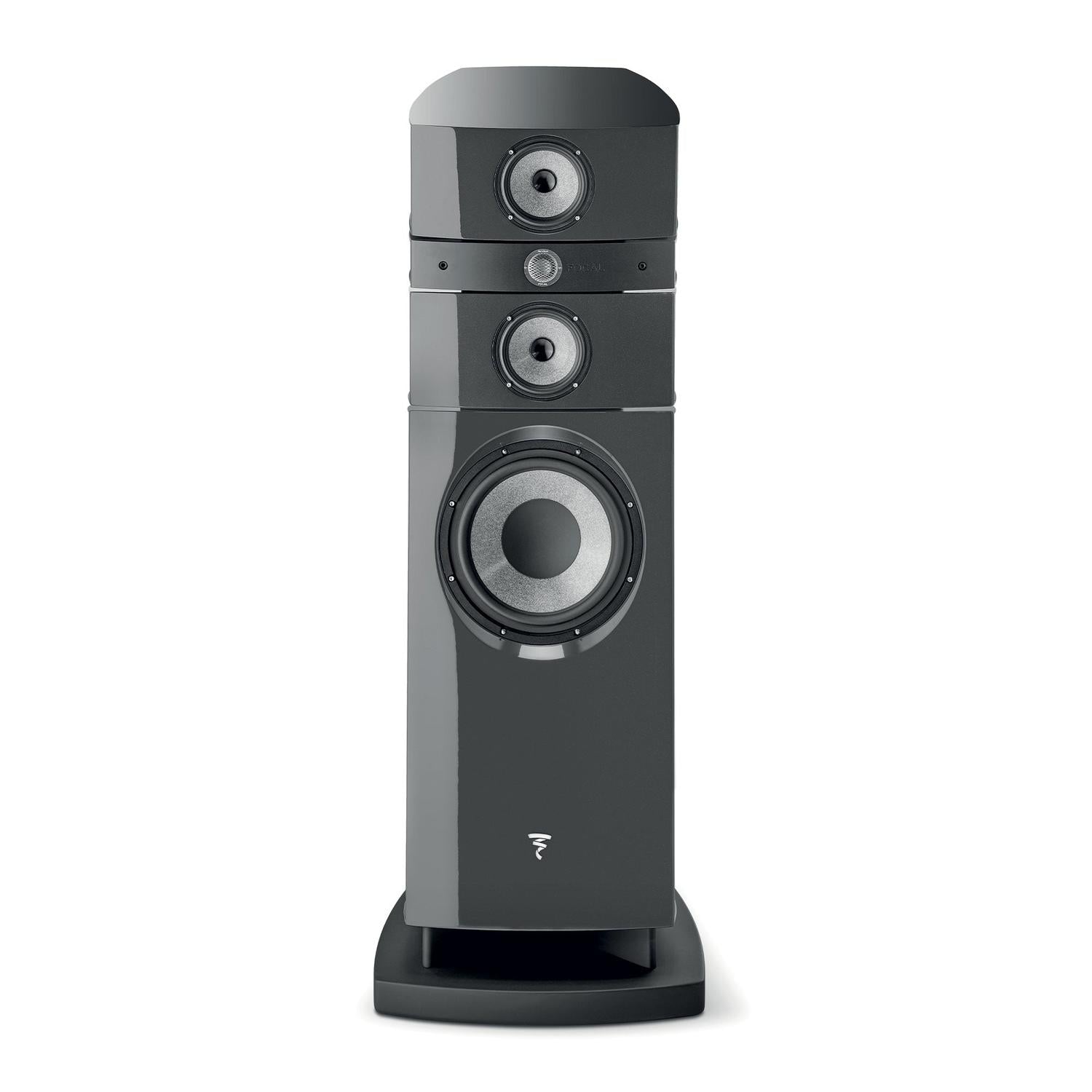 El Focal Stella Utopia EM Evo es un moderno altavoz de suelo negro de 3 vías con varios transductores y un gran woofer sobre una base estable.
