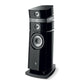 Der Focal Stella Utopia EM Evo ist ein schwarzer, glänzender 3-Wege-Standlautsprecher mit drei Treibern und dem Focal-Logo auf der unteren Frontplatte.