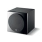 Der Focal Sub 1000 F ist ein schwarzer, würfelförmiger Subwoofer mit rundem Lautsprecher und glänzender Front - perfekt als Aktiv-Subwoofer Heimkino Upgrade.