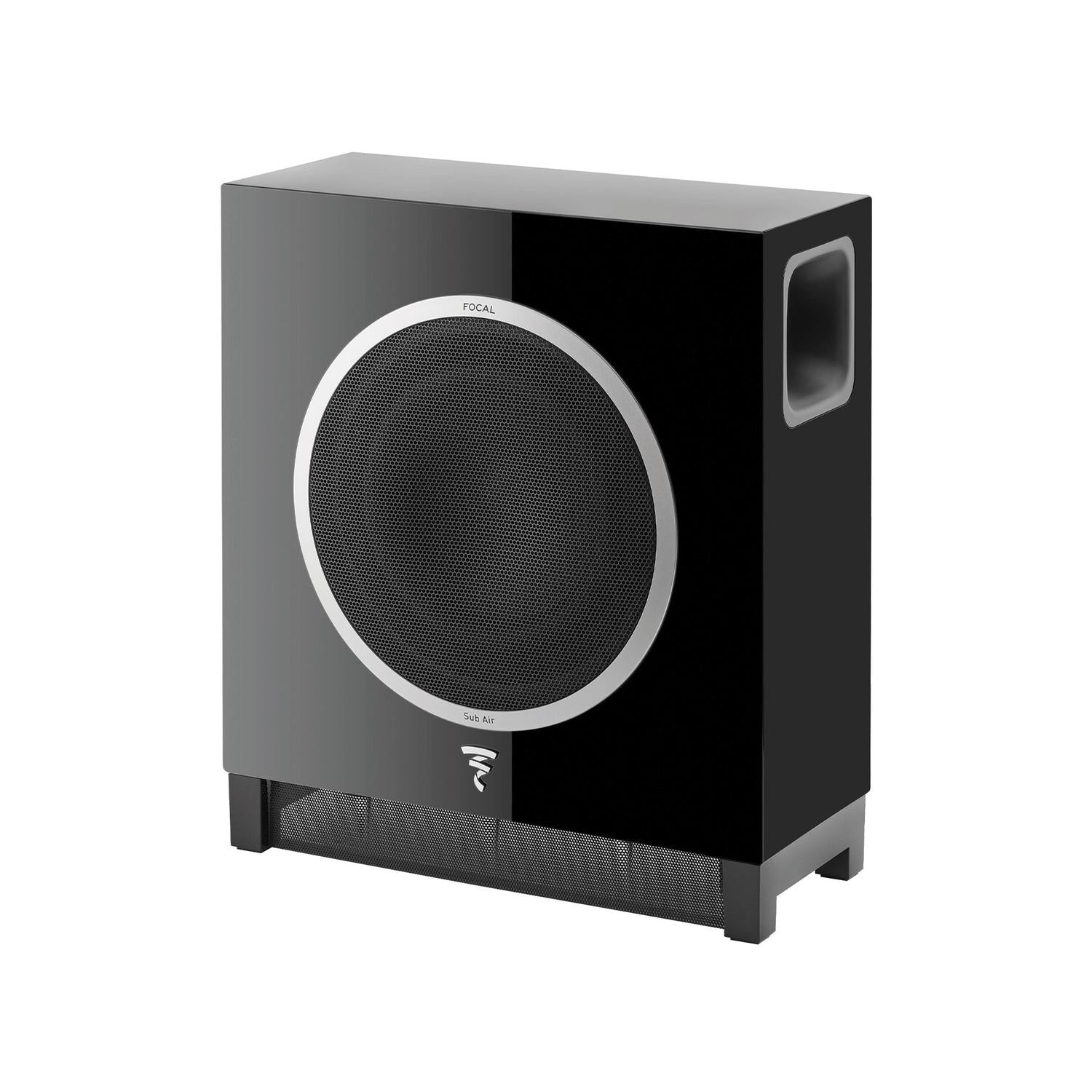 Der kabellose Aktiv-Subwoofer Focal Sub Air zeichnet sich durch ein elegantes schwarzes Design mit einem großen runden Gitter, einem silbernen Akzentring und einer seitlichen Belüftungsöffnung aus und liefert kraftvolle Bässe.