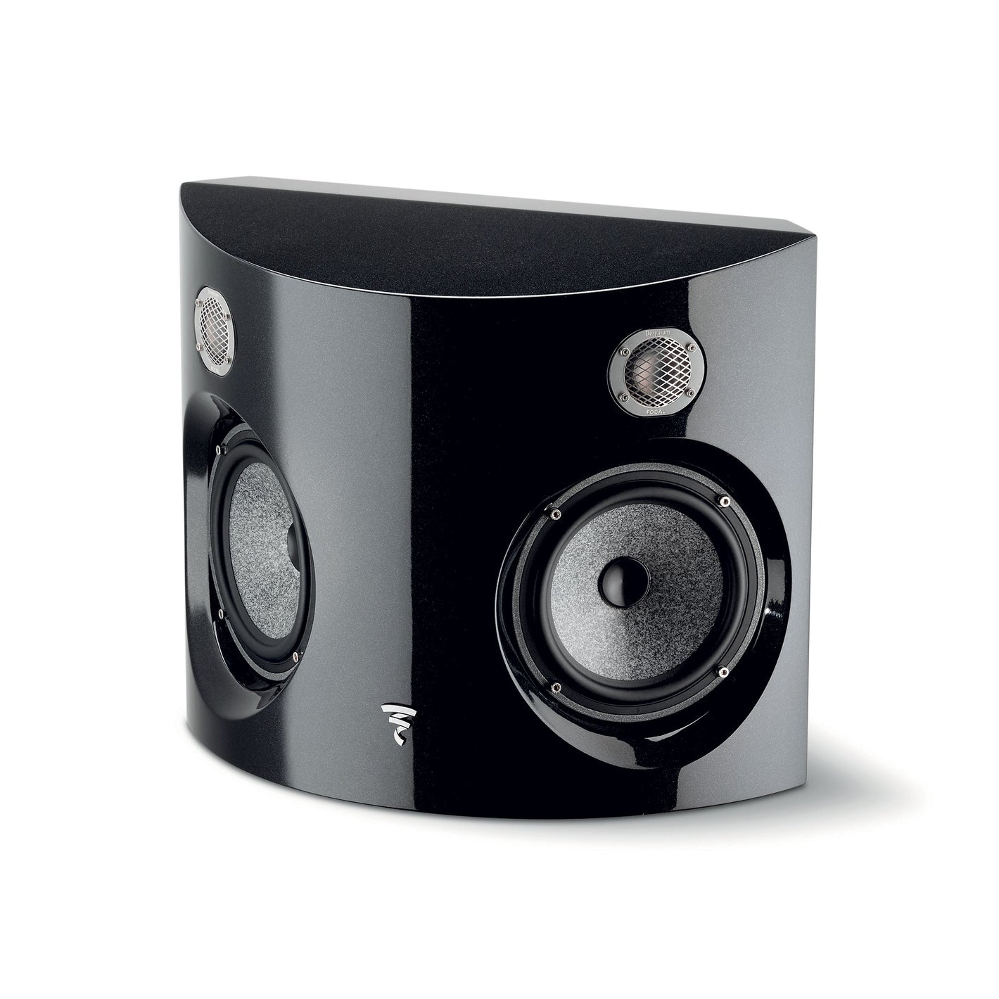 Un elegante altavoz Focal Surround Be negro con dos transductores circulares y un pequeño logotipo en la parte frontal, que se muestra sobre un fondo blanco.