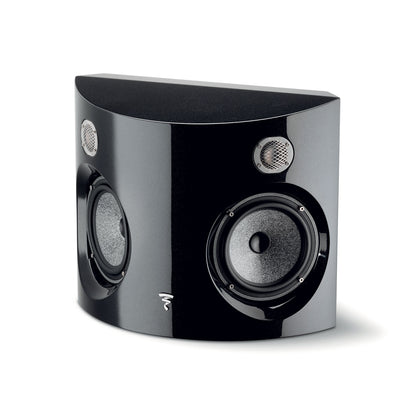 Une élégante enceinte Focal Surround Be noire avec deux haut-parleurs circulaires et un petit logo à lavant, présentée sur un fond blanc.