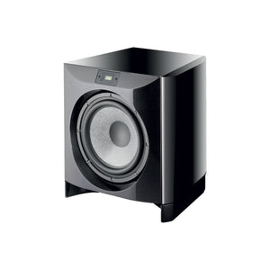 El subwoofer SW1000 de Focal, con pantalla digital y gran cono frontal, ofrece graves profundos y una calidad de sonido impresionante sobre un fondo blanco.