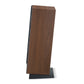 Il Focal Theva N°3 è un diffusore da pavimento alto e rettangolare con finitura a venature di legno che poggia su una base nera vista laterale.