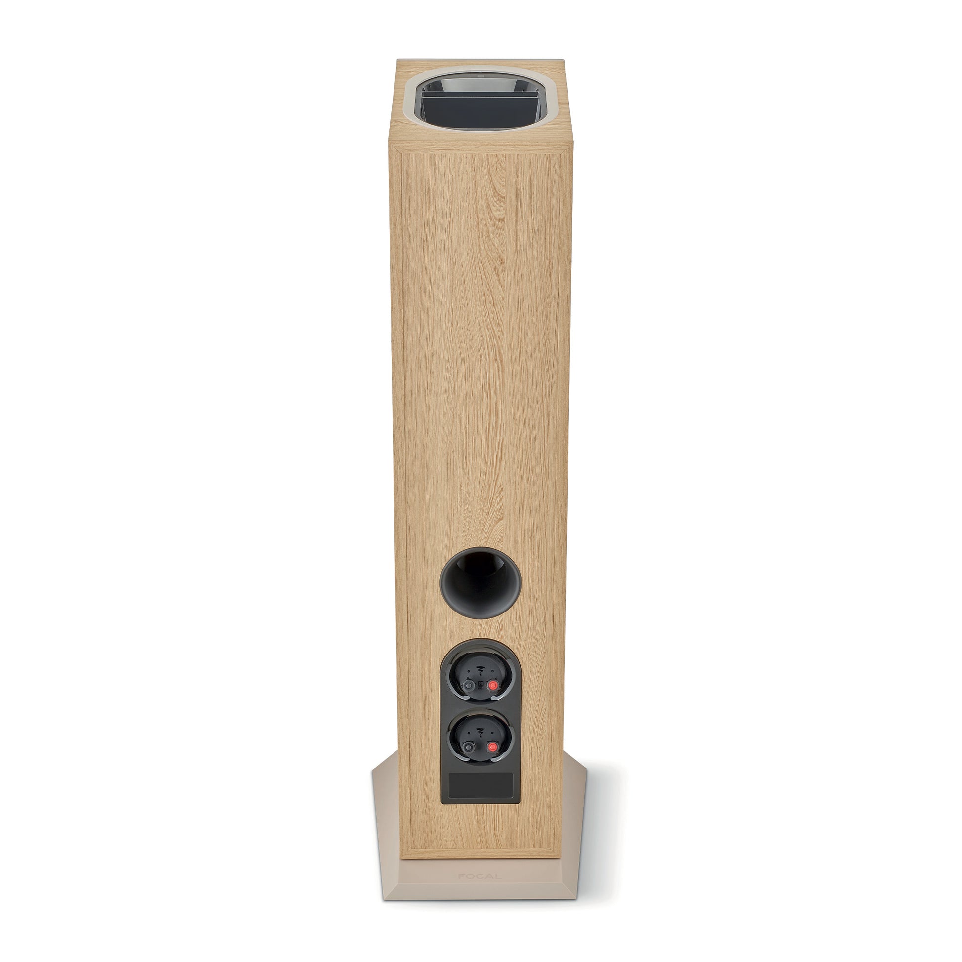 Il Focal Theva N°3-D, un diffusore da pavimento a 3 vie alto in legno chiaro con porta nera e due terminali, ideale per lhome cinema, è montato su una base coordinata.