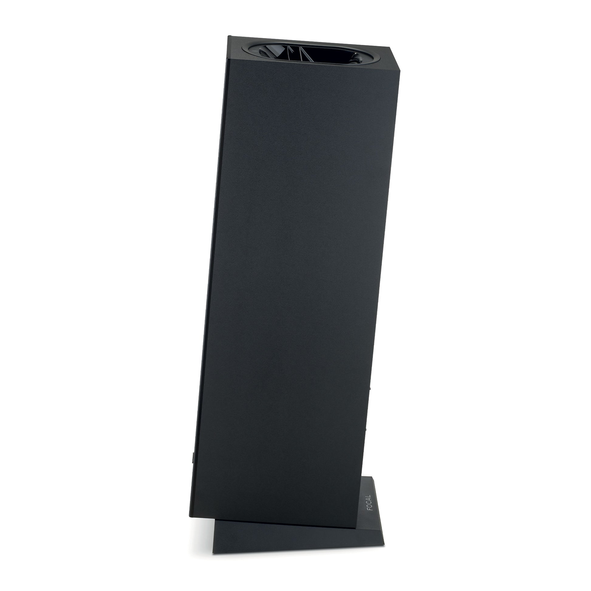 Il Focal Theva N°3-D è un diffusore da pavimento a 3 vie, alto, nero e rettangolare, con un design inclinato, ideale per qualsiasi configurazione home theater.