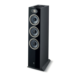 El Focal Theva N°3-D es un altavoz de suelo negro de 3 vías con tres transductores circulares, tweeter frontal y parte superior abierta para un sonido de cine en casa envolvente.