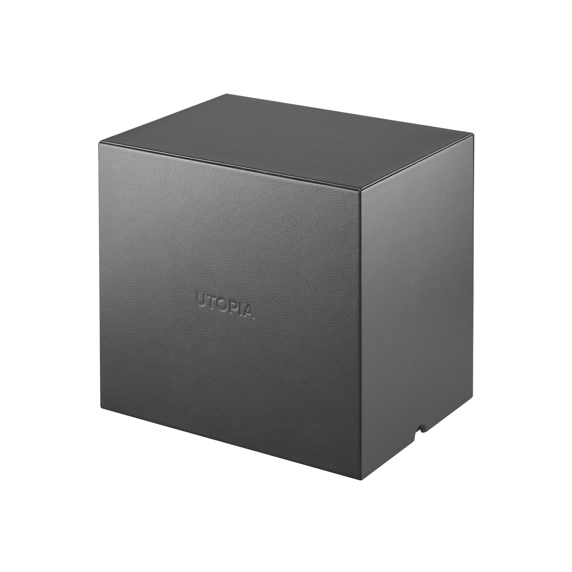 Boîte rectangulaire noire avec UTOPIA en relief sur la face avant pour le casque Focal Utopia 2022 Hi-Fi, présentée sur un fond blanc.